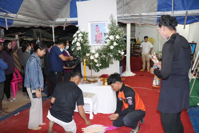 ร่ำไห้รับศพครูเต้ยเศร้าสูญเสียเพชรเม็ดงามวงการบันเทิงหมอลำ