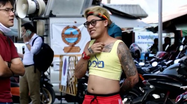 แกนนำคณะราษฎรเข้ารับทราบข้อหาม.112 กรณีสาดสีหน้าตร.