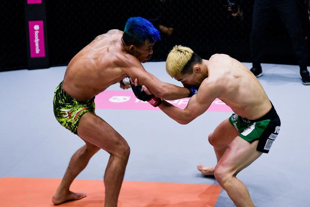 "น้องโอ๋"สอย" รถเหล็ก"ป้องกันแชมป์สมัยที่ 4" วัน มวยไทย"