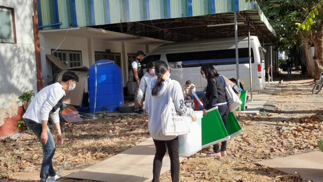 กรรมการประจำหน่วยเลือกตั้งเข้ารับการหับหีบบัตรเลือกตั้งคึกคัก