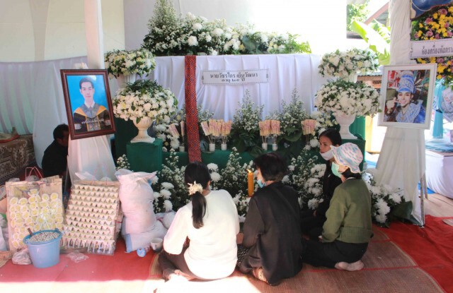 เศร้า เร่งสร้างบ้านหลังสุดท้ายให้ครูเต้ยก่อนเผาบ่ายนี้