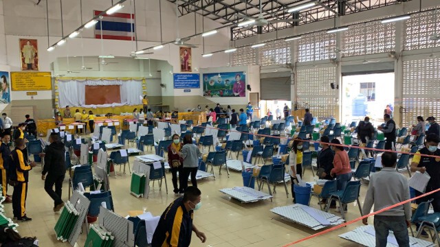 กรรมการประจำหน่วยเลือกตั้งหนองคาย รับหีบบัตรคึกคัก