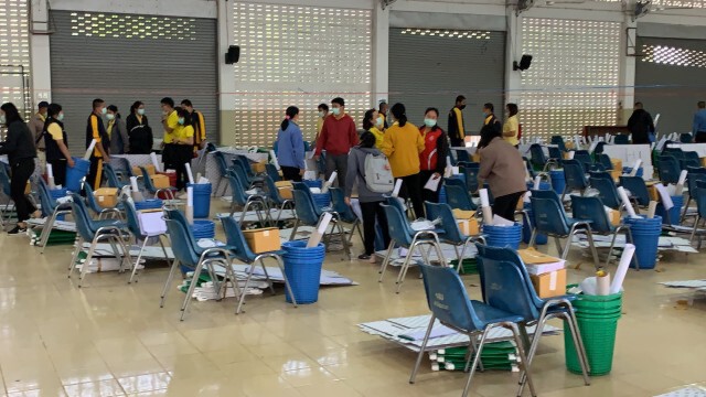 กรรมการประจำหน่วยเลือกตั้งหนองคาย รับหีบบัตรคึกคัก