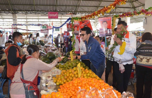 เลือกตั้งนายก-ส.อบจ.โค้งสุดท้ายคึกคักลุยตลาดขอคะแนน