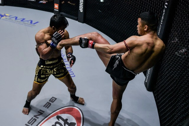 "น้องโอ๋"สอย" รถเหล็ก"ป้องกันแชมป์สมัยที่ 4" วัน มวยไทย"