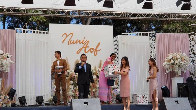 ฮือฮา...แต่งงานใจป้ำ สุ่มแจกแหวนทองคำเป็นของชำร่วย