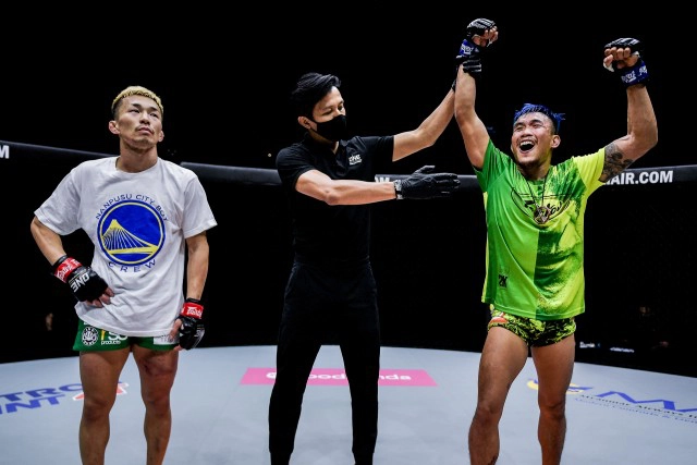 "น้องโอ๋"สอย" รถเหล็ก"ป้องกันแชมป์สมัยที่ 4" วัน มวยไทย"