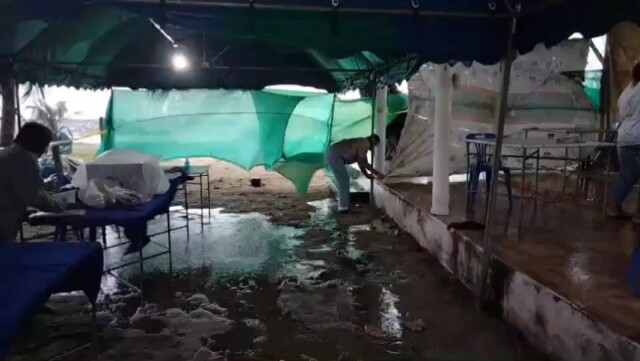 พายุฝนถล่มย้ายหน่วยเลือกตั้งกันวุ่น