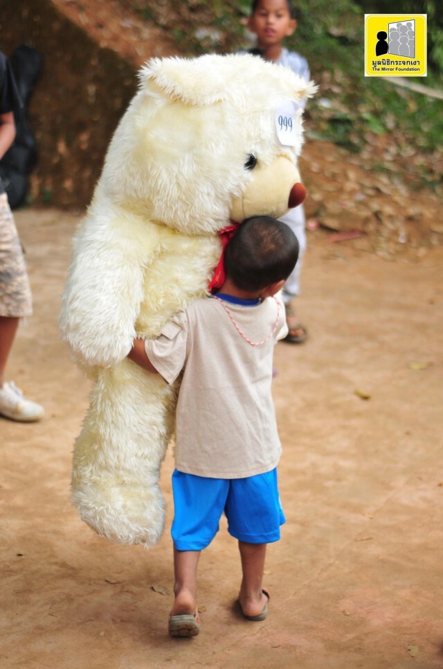 คอสโม บาซาร์ร่วม "มูลนิธิกระจกเงา"เชิญชวนส่งต่อการให้