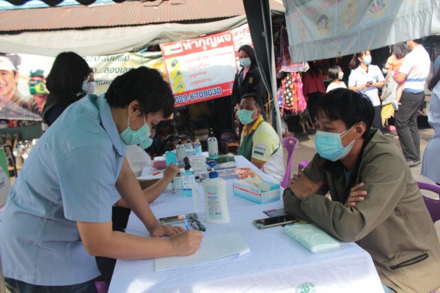 สสจ.สุรินทร์ สุ่มตรวจผู้ค้าอาหารทะเลที่มาจากสมุทรสาคร