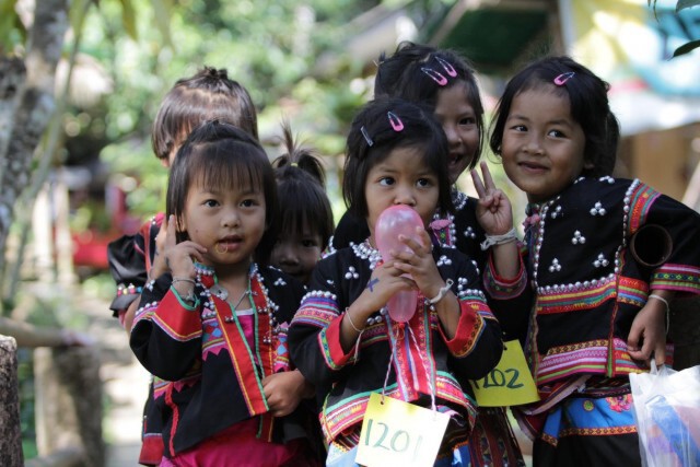คอสโม บาซาร์ร่วม "มูลนิธิกระจกเงา"เชิญชวนส่งต่อการให้
