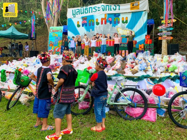 คอสโม บาซาร์ร่วม "มูลนิธิกระจกเงา"เชิญชวนส่งต่อการให้