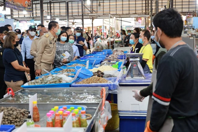 เข้มตลาดสดขายอาหารทะเลในโคราช