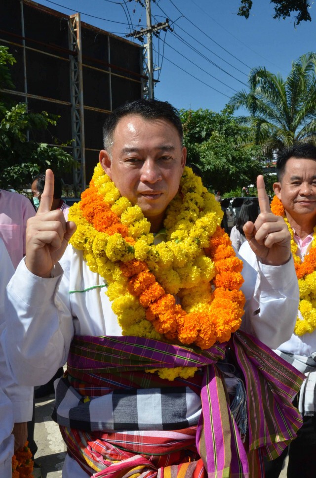 ล้มช้างเพื่อไทย "ชานุวัฒน์" คว้าเก้าอี้นายก อบจ.