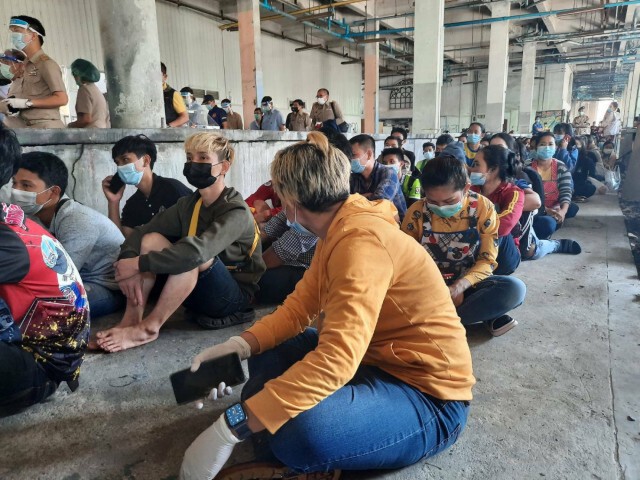 ผู้ว่าฯนนท์นำทีมคัดกรองแรงงานต่างด้าวตลาดสดบางใหญ่ คาดรู้ผลเย็นนี้