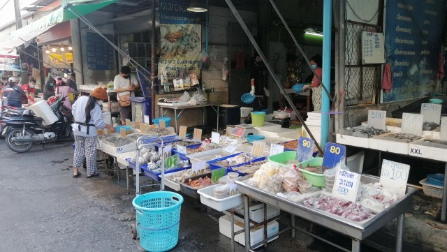 โควิดทำพิษ! ยอดขายอาหารทะเล"ตลาดเมืองใหม่"ลดฮวบ