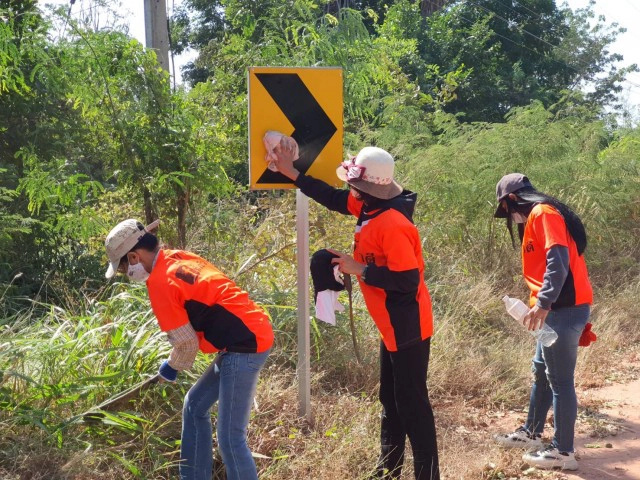 ทำความสะอาด-ติดตั้งป้ายทางเลี่ยง รับจราจรปีใหม่