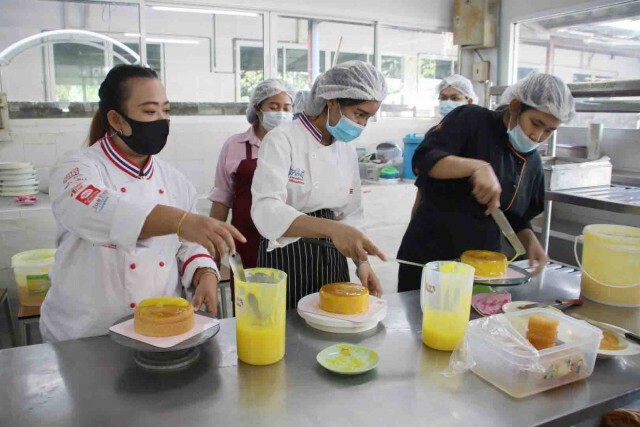 อาชีวศึกษาพิษณุโลกเร่งผลิตเค้กปีใหม่-ตั้งเป้ายอดขาย1ล้าน