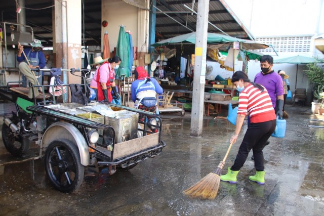 "พิษณุโลก"ล้างตลาดป้องกันโควิด