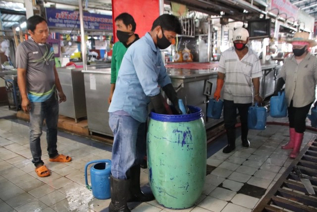 "พิษณุโลก"ล้างตลาดป้องกันโควิด
