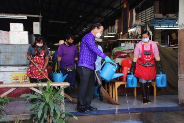 "พิษณุโลก"ล้างตลาดป้องกันโควิด