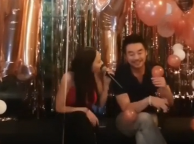 วินาทีมุ้งมิ้ง เมื่อ"อั้ม พัชราภา" คว้าไมค์ร้องเพลงคู่กับหวานใจ "ไฮโซพก"