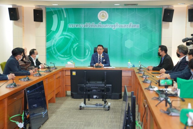 "ดีอีเอส" จับมือ กสทช. และ5ค่ายมือถือส่ง SMS แจ้งข่าวโควิดแรงงานต่างชาติ