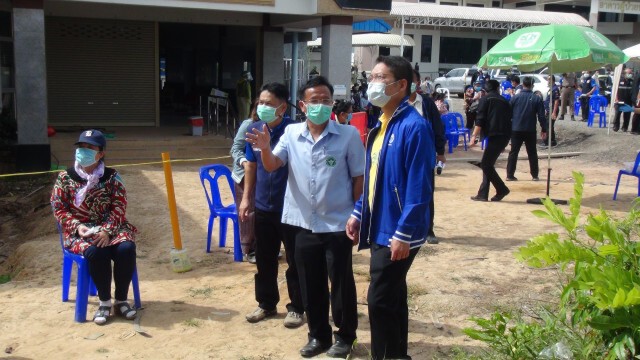พ่อค้าแม่ค้าตลาดสดกว่า 200 เข้าคิวตรวจโควิด