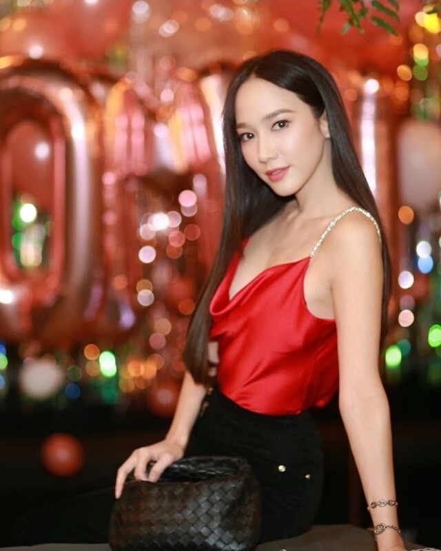 วินาทีมุ้งมิ้ง เมื่อ"อั้ม พัชราภา" คว้าไมค์ร้องเพลงคู่กับหวานใจ "ไฮโซพก"