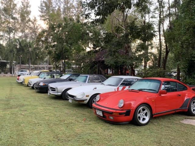 ชมโชว์รถโบราณสู้โควิด