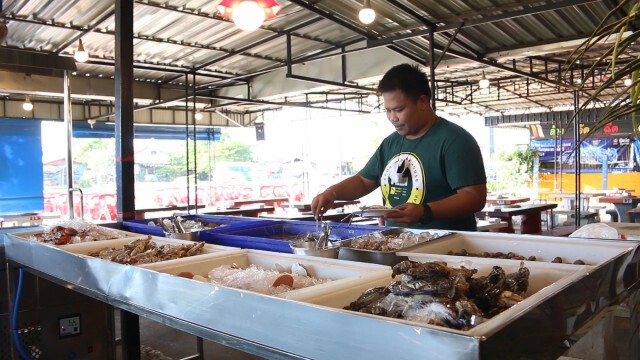 ร้านซีฟู้ดโอดลูกค้าหายหลังเจอโควิดรอบ 2