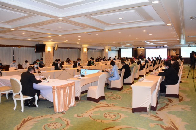 ผู้ว่าฯอัศวิน นั่งหัวโต๊ะประชุมแผนรับมือ"โควิด-19" มุ่งปูพรมตรวจเชิงรุก