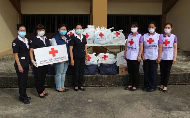 'สภากาชาดไทย' เร่งช่วยแรงงานต่างด้าว ถูกทิ้งตามยถากรรมที่สมุทรปราการ