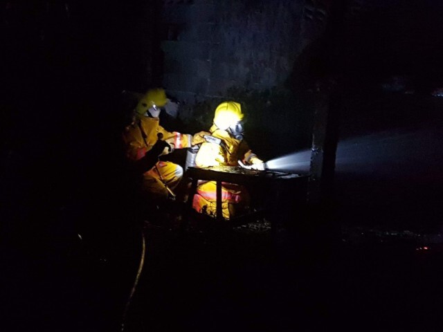 กู้ภัยฝ่าเปลวเพลิงช่วยพ่อเฒ่านอนป่วย
