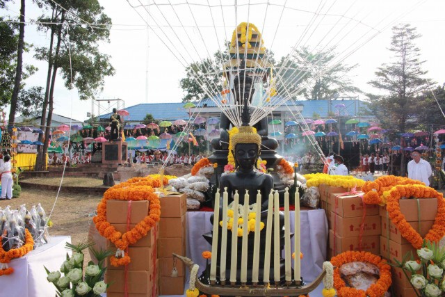 พึ่งอิทธิฤทธิ์หลวงพ่อองค์ดำอธิษฐานผ่านพ้นสถานการณ์โควิด-19