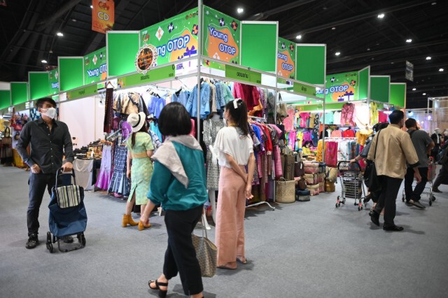 เที่ยวโอทอปซิตี้ วิถีใหม่ คุมเข้มโควิด-19 คัดกรอง ป้องกัน ปลอดภัย สร้างความมั่นใจให้พี่น้องประชาชน