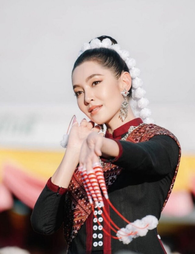 "เบลล่า"จ่องานเข้า!! หลังนำฟ้อนภูไท ชาวเน็ตจวกไม่ได้ป้องกันและเว้นระยะห่างทางสังคม