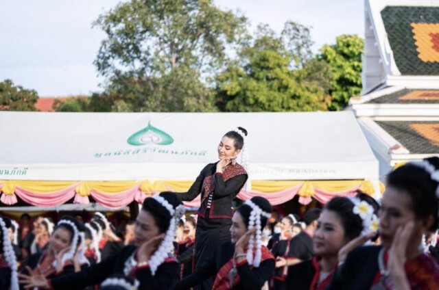 "เบลล่า"จ่องานเข้า!! หลังนำฟ้อนภูไท ชาวเน็ตจวกไม่ได้ป้องกันและเว้นระยะห่างทางสังคม