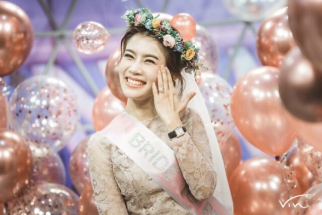'โต๋' บุกเซอร์ไพรส์ ขอ 'ไบรท์' แต่งงานกันนะคะ กลางรายการ คนบันเทิงแห่ยินดีล้นหลาม