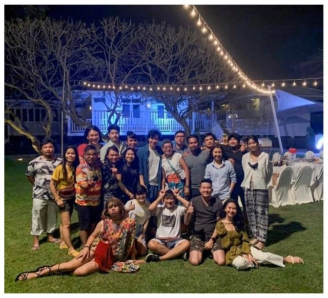 "หนุ่ม กรรชัย" นำทีมงานเลี้ยงฉลองปีใหม่ หลังงานเลี้ยงจบส่งโพสต์ปิดท้าย เล่นเอาสะดุ้งไปทั้งกอง