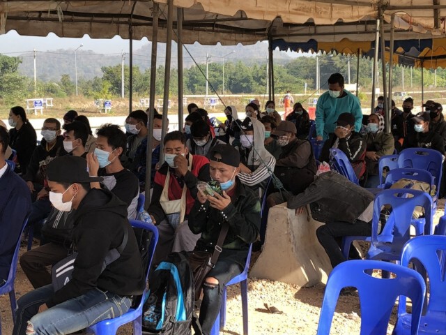 แรงงานเมียนมา200รายเดินทางกลับมาตุภูมิ