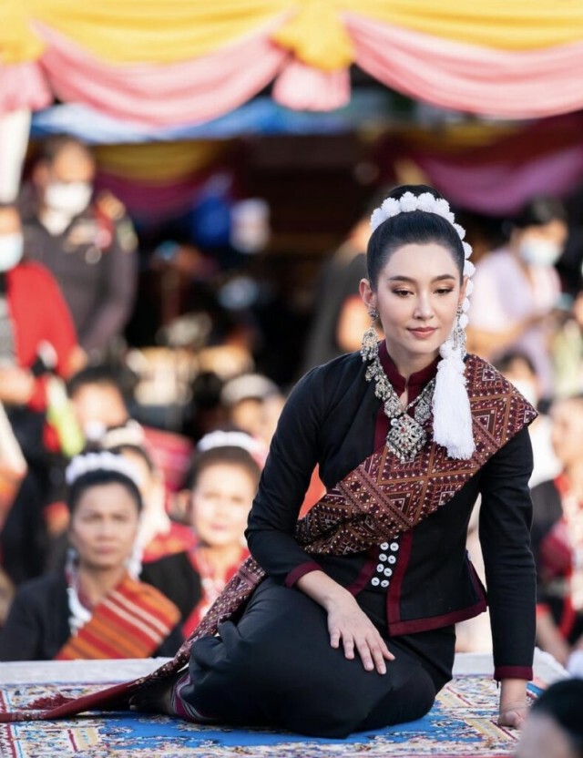 "เบลล่า"จ่องานเข้า!! หลังนำฟ้อนภูไท ชาวเน็ตจวกไม่ได้ป้องกันและเว้นระยะห่างทางสังคม