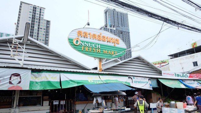 ตลาดอ่อนนุช พบติด "โควิด-19" จำนวน 2 ราย เป็นผู้ค้าแผงอาหารทะเล