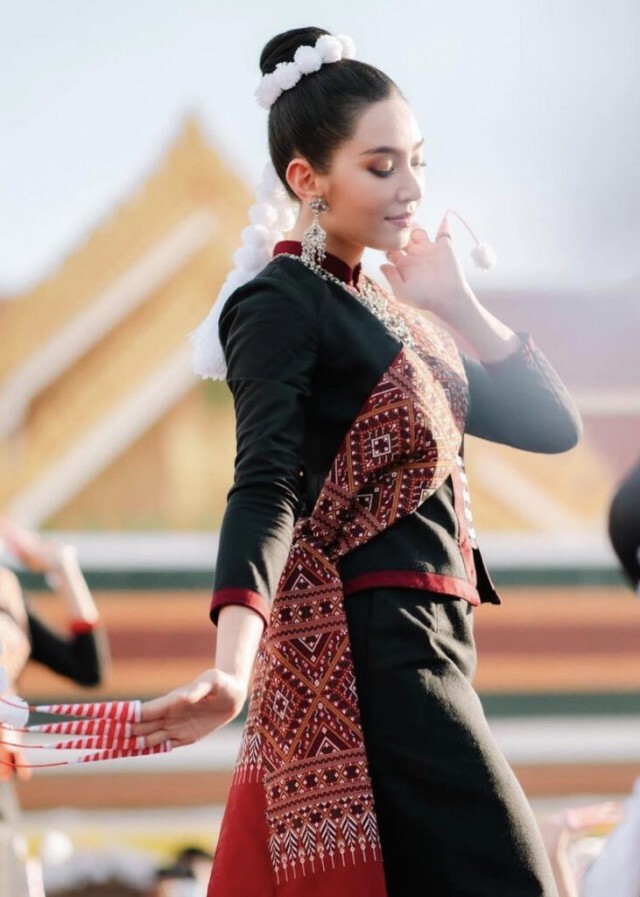 "เบลล่า"จ่องานเข้า!! หลังนำฟ้อนภูไท ชาวเน็ตจวกไม่ได้ป้องกันและเว้นระยะห่างทางสังคม