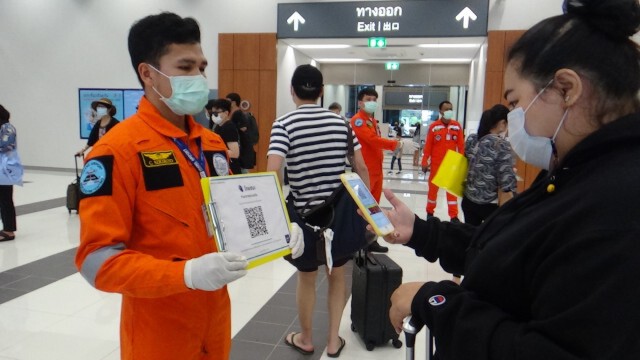 พ่นยาฆ่าเชื้อสนามบินตรัง หลังพบผู้ป่วยรายแรก