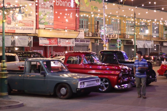 เปิดไฟต้นคริสต์มาสสูง 15ม.-อลังการสวยงาม