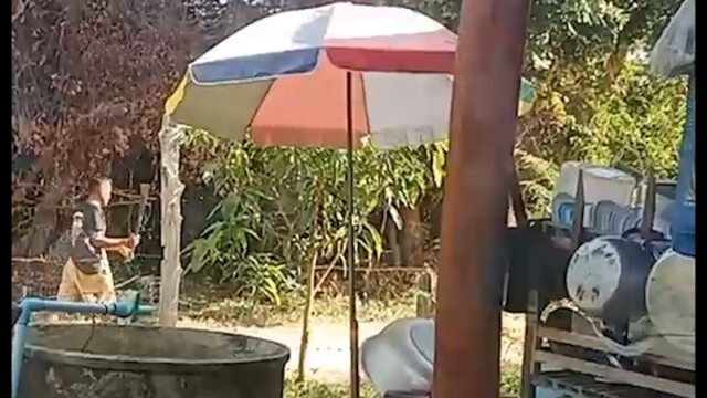 สาวผวาเพื่อนบ้านมีอาการทางประสาทเมาสารละเหยหลอนถือมีดพร้าเดินไปมา
