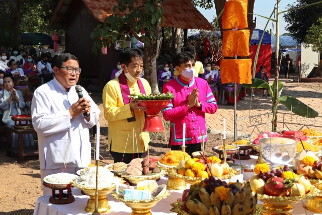 ชาวพะเยาอัญเชิญพระบรมราชานุสาวรีย์ 3 กษัตริย์