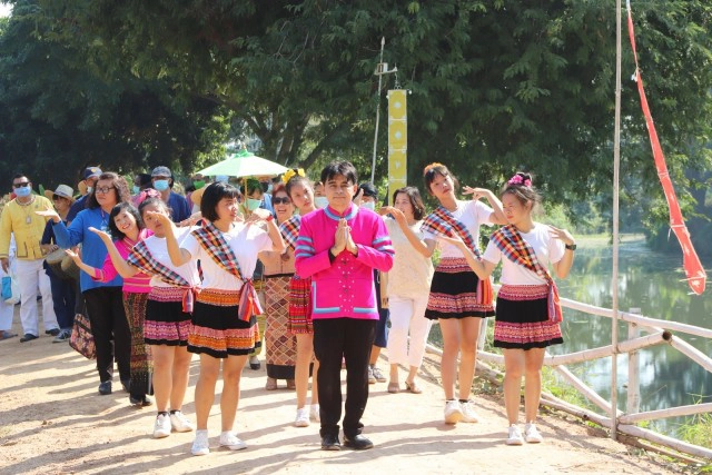 ชาวพะเยาอัญเชิญพระบรมราชานุสาวรีย์ 3 กษัตริย์