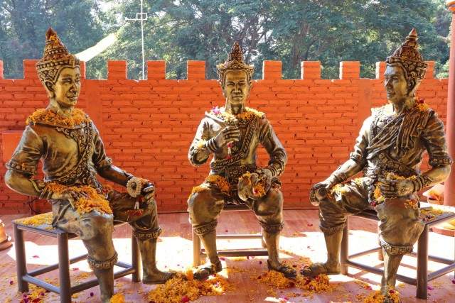 ชาวพะเยาอัญเชิญพระบรมราชานุสาวรีย์ 3 กษัตริย์